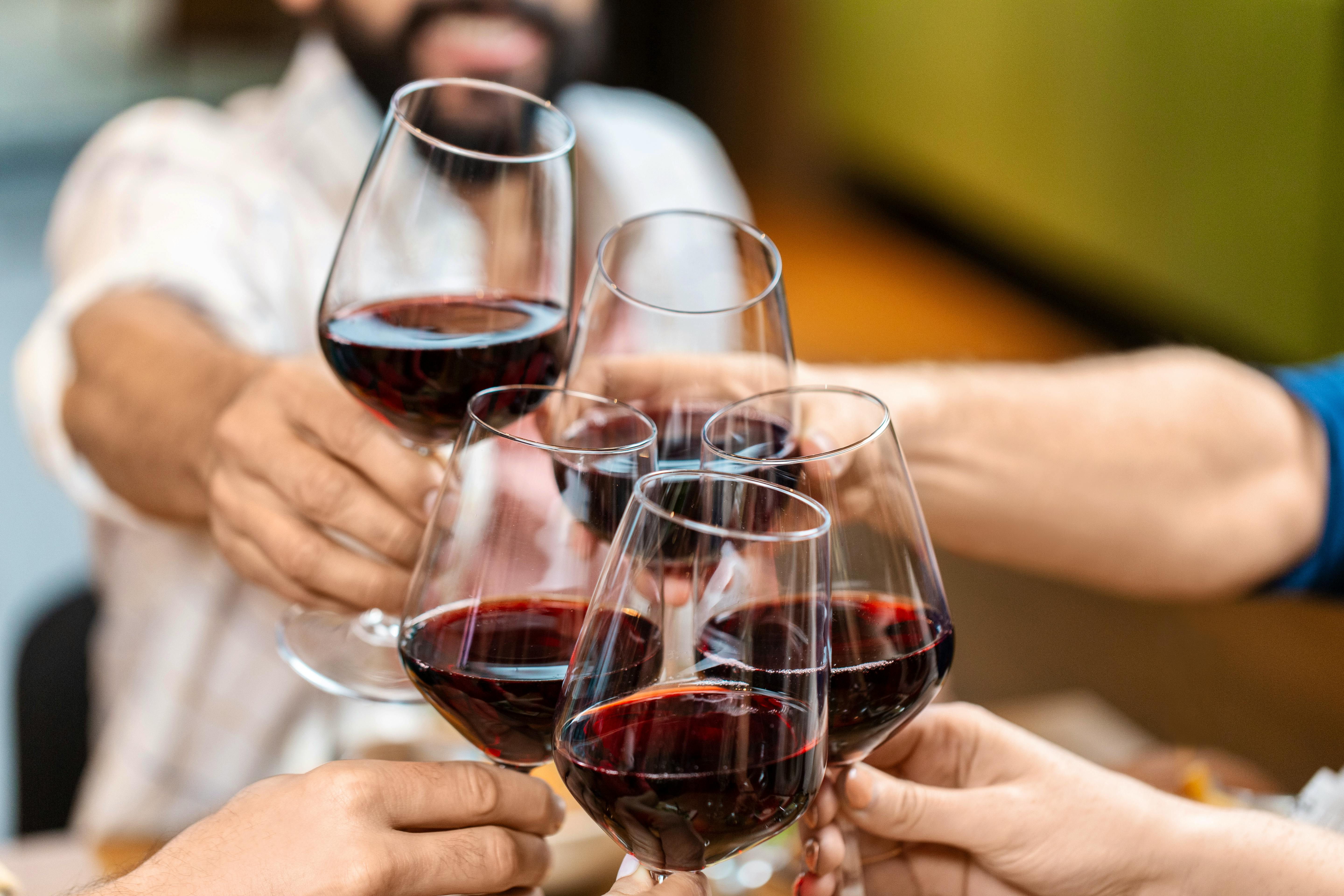 Weinverkostung - &copy;Syda Productions - stock.adobe.com