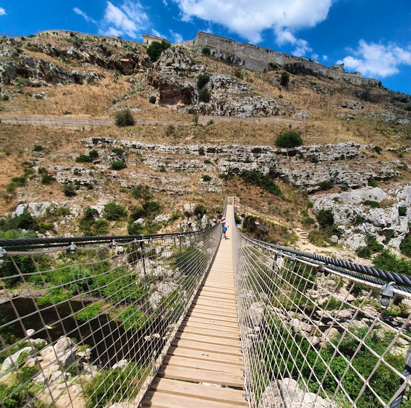 Hängebrücke in der Gravina-Schlucht - ©Ria Heilmann - Eberhardt TRAVEL