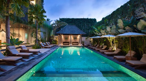 Poolbereich im Ubud Village Hotel – © Gabriel Ulung Wicaksono