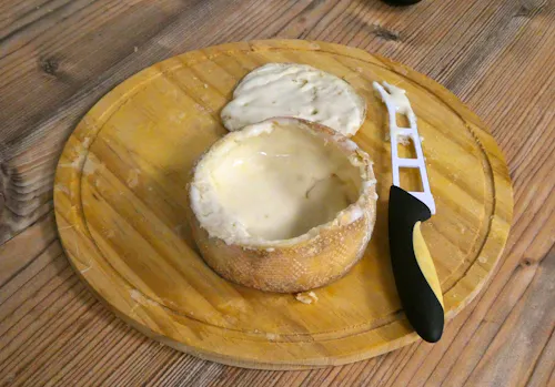 Torta del Casar - Käse aus Cáceres &ndash; &copy; Gina Egenolf - Eberhardt TRAVEL