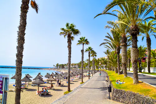 Strand von Los Cristianos auf Teneriffa &ndash; &copy; Thomas / CreaGrafico - stock.adobe.com
