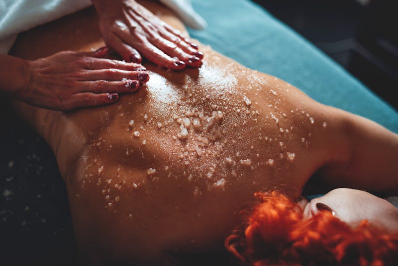 Wellness-Anwendung Peeling im Maxymilian Unique Hotel – ©Idea Spa Travel