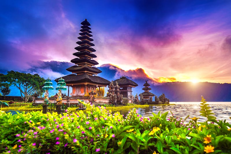 Pura Ulun Danu Bratan Tempel in Bali  - Indonesien - ©tawatchai1990 - stock.adobe.com