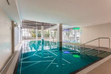 Schwimmbad im Hotel KORAL Live – © Idea Spa Travel
