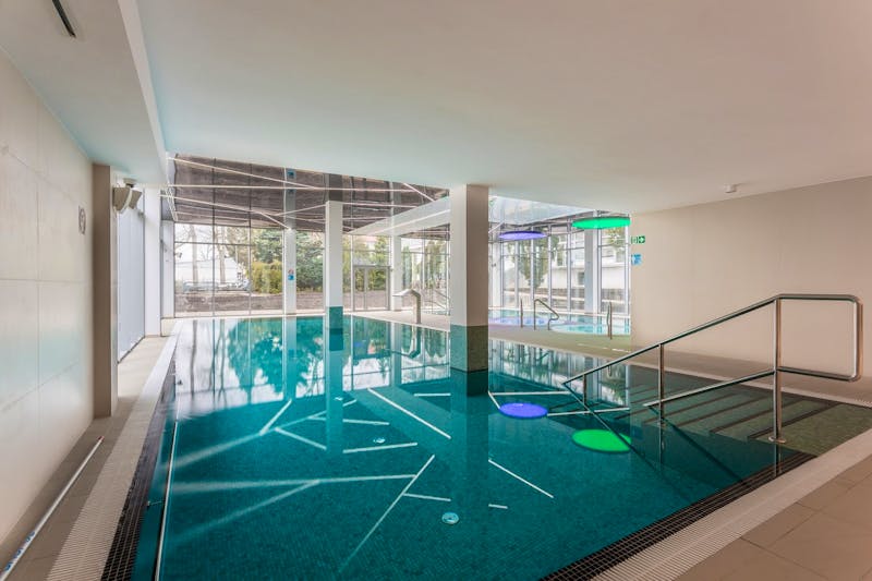 Schwimmbad im Hotel KORAL Live – ©Idea Spa Travel