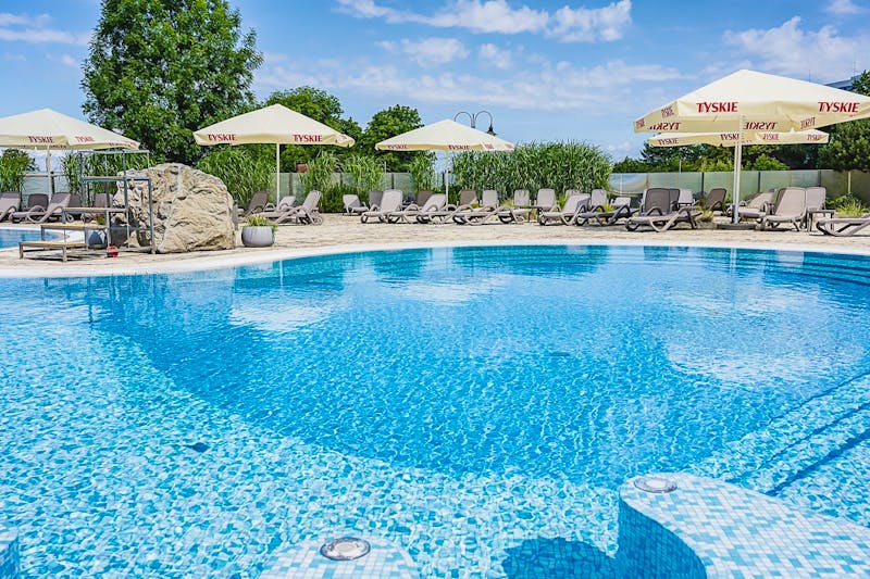 Außenpool-Bereich im Ikar Plaza – ©Idea Spa Travel