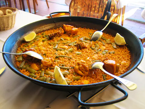 Paella Valenciana &ndash; &copy; etra_arte - stock.adobe.com