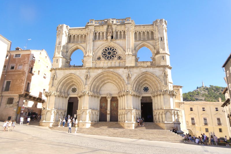 Kathedrale mit gotischem Portal in Cuenca - ©Gina Egenolf - Eberhardt TRAVEL