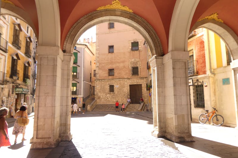 romantische Altstadt in Cuenca - ©Gina Egenolf - Eberhardt TRAVEL