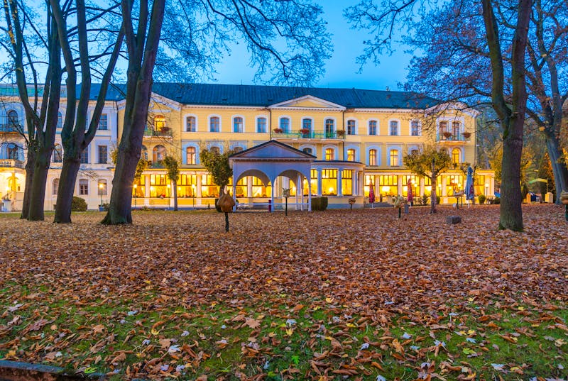 Kurhotel Belvedere in Franzensbad - am Abend – ©PETERMATTPHOTO - Kurhotel Belvedere
