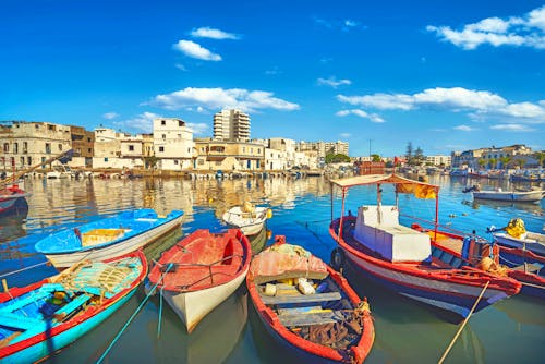Fischerboote am alten Hafen von Bizerte in Tunesien &ndash; &copy; Valery Bareta - stock.adobe.com