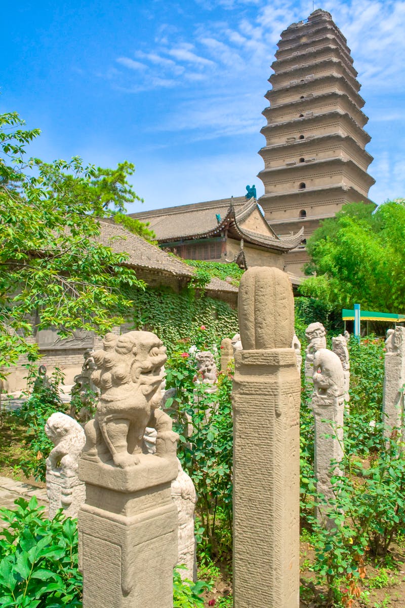 Xi'An - Garten des Stadtmuseums mit Jianfu-Tempel und kleiner Wildganspagode - ©Shootdiem - stock.adobe.com