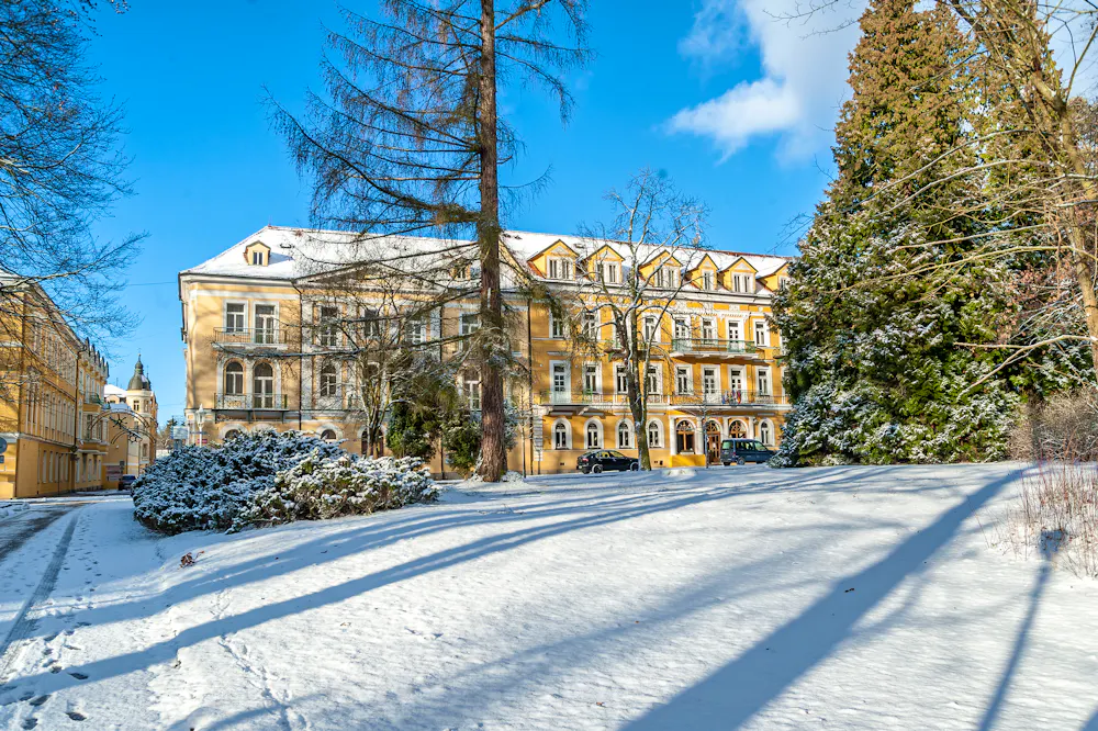 Kurhotel Dr. Adler in Franzensbad im Winter &ndash; &copy; PETERMATTPHOTO - Kulturhotel Dr. Adler