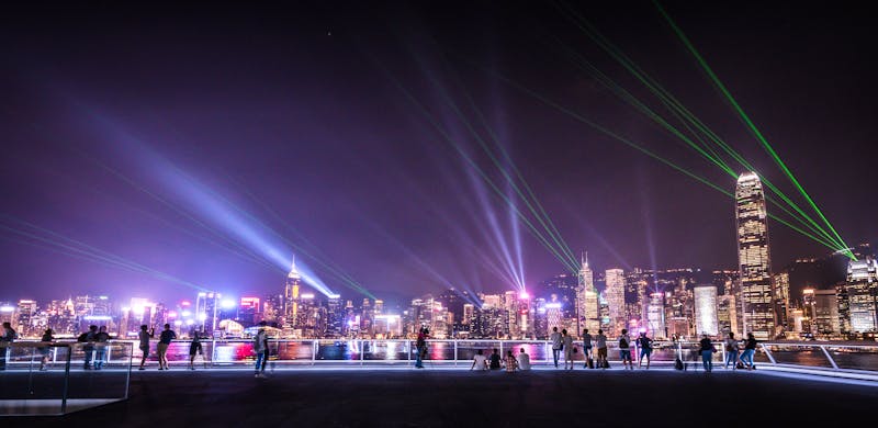 Hongkong - Lasershow am Hafen Victoria Harbor - ©Nick - stock.adobe.com