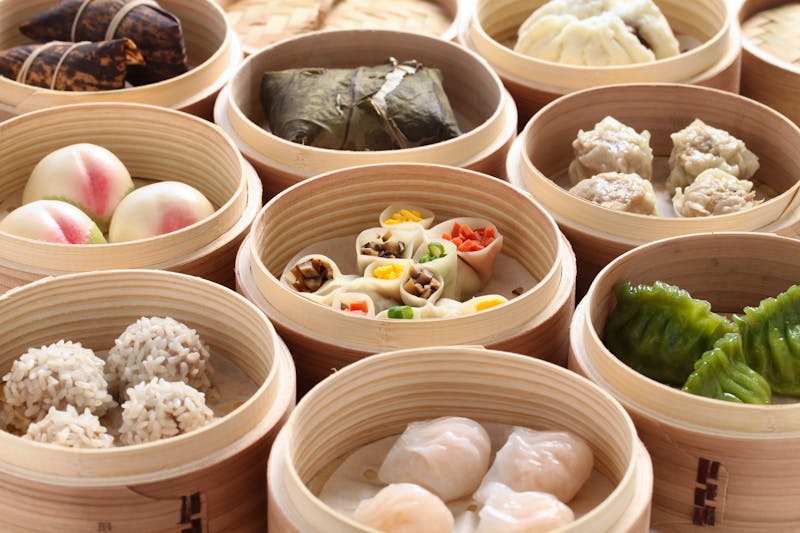 Chinesische Küche - Dim Sum-Teigtaschen in einer Bambus-Dämpfschale - ©uckyo - stock.adobe.com