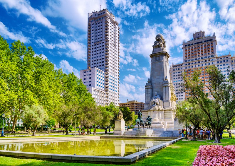 Plaza de Espana in Madrid mit dem Cervantes Monument - ©efired - stock.adobe.com