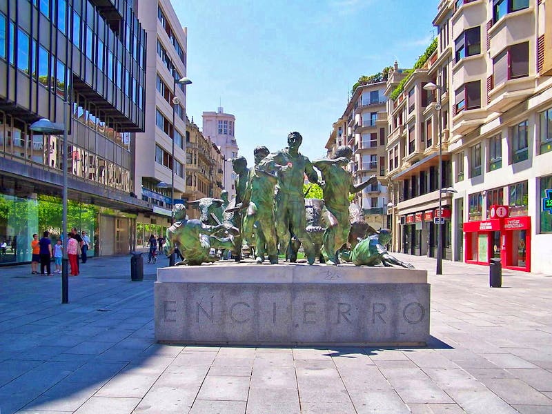 Encierro-Denkmal in Pamplona - ©Dirk Schlosser - Eberhardt TRAVEL