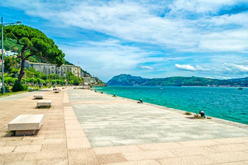 Uferpromenade in Santona am Golf von Biskaya in Nordspanien &ndash; &copy; vli86 - stock.adobe.com