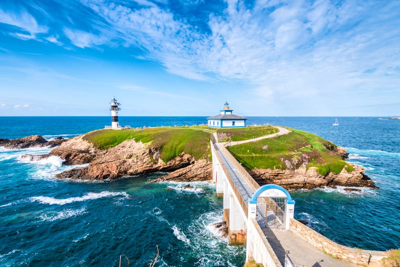Leuchtturm bei Ribadeo an der Küste Galiciens - ©jon_chica - stock.adobe.com
