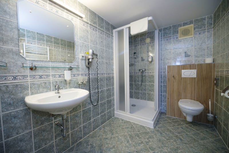 Kurhotel Pyramida in Franzensbad - Badezimmer – ©PETRA TOMANOVA - Kurhotel Pyramida