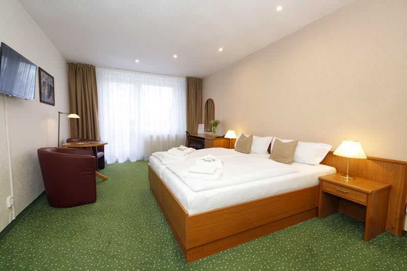 Kurhotel Pyramida in Franzensbad - Doppelzimmer – ©PETRA TOMANOVA - Kurhotel Pyramida