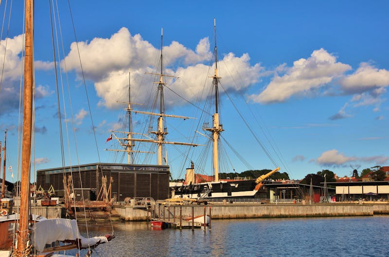 Segelschiff in Ebeltoft am Kattegat - &copy;u.perreten - stock.adobe.com