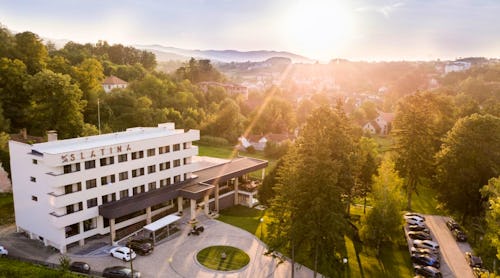 Hotel Slatina - Hotelgebäude – © © 2017 A HOTELI