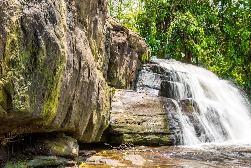  Berg Phnom Kulen bei Siem Reap - Wasserfall im Dschungel - ©minghaiyang - stock.adobe.com