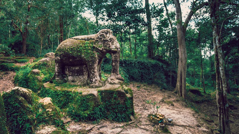 Berg Phnom Kulen bei Siem Reap - historische Elefanten-Statue - ©alesmartan - stock.adobe.com