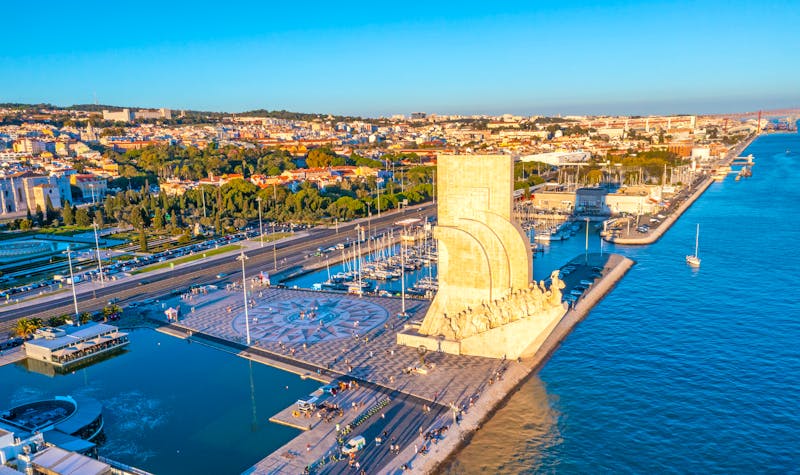 Entdeckerdenkmal am Ufer des Tejo in Lissabon - ©dudlajzov - stock.adobe.com