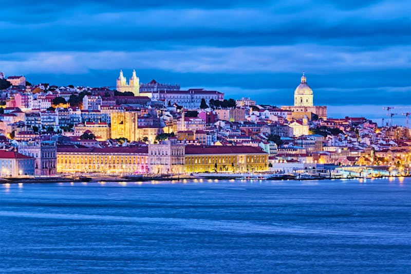 Schifffahrt vor Lissabon - ©Dmitry Rukhlenko - stock.adobe.com
