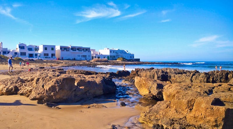 Playa de Famara auf Lanzarote - ©Georg Berger - Eberhardt TRAVEL