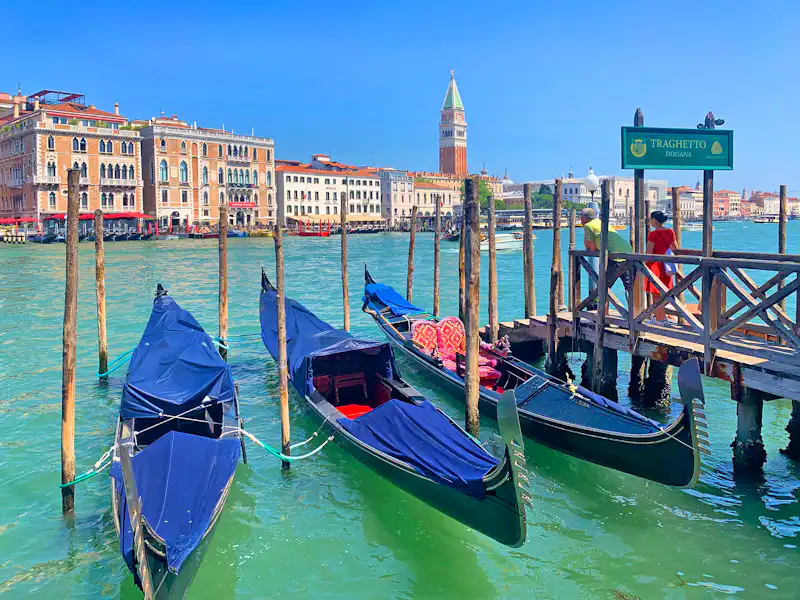 Gondeln am Canale Grande in Venedig &ndash; © Patrick Fritzsche - Eberhardt TRAVEL