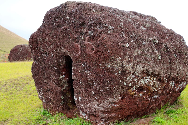 Osterinsel - Pukao-Hut einer Moai-Steinstatue im Gebiet Maunga Puna Pau - ©bummi100 - stock.adobe.com