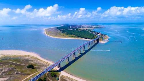 Ile de Noirmoutier an Frankreichs Atlantikküste &ndash; &copy; altitudedrone - stock.adobe.com