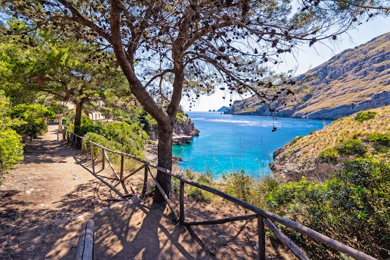 Wanderweg bei Massa Lubrense - Halbinsel Sorrent - ©AShots - stock.adobe.com