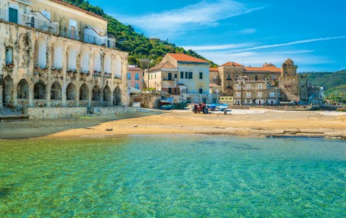 Santa Maria di Castellabate an der Cilentanischen Küste &ndash; &copy; e55evu - stock.adobe.com