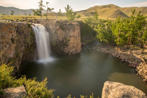 Ulaan-Wasserfall im Orkhon-Flusstal in der Wüste Gobi &ndash; &copy; urdialex - stock.adobe.com