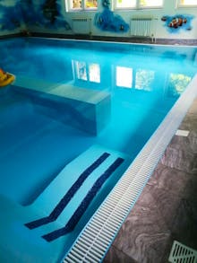 Schwimmbad im Hotel Pasja – © Hotel Pasja