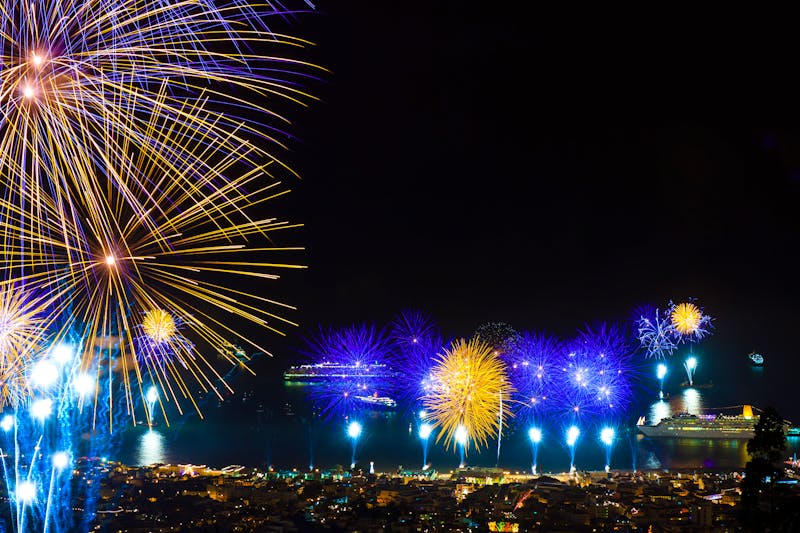 Funchal auf Madeira - grandioses Silvester-Feuerwerk über dem Meer - ©Giuseppe Moscarda - stock.adobe.com