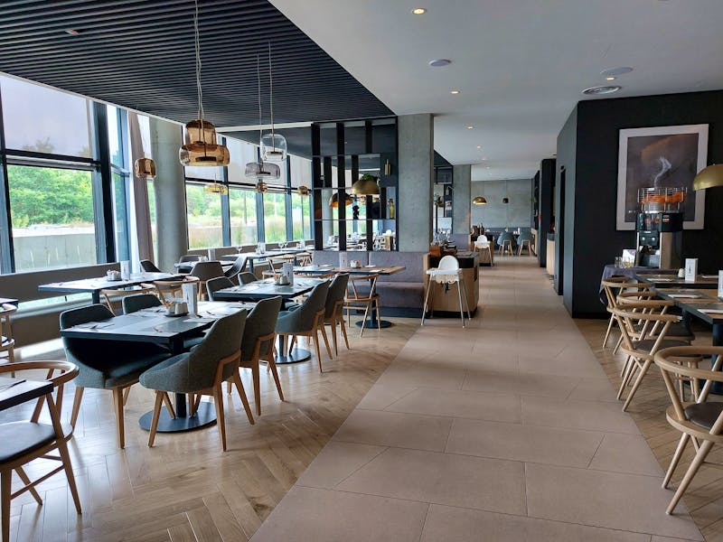 Hauptrestaurant im Radisson Resort – ©Sybille Schober