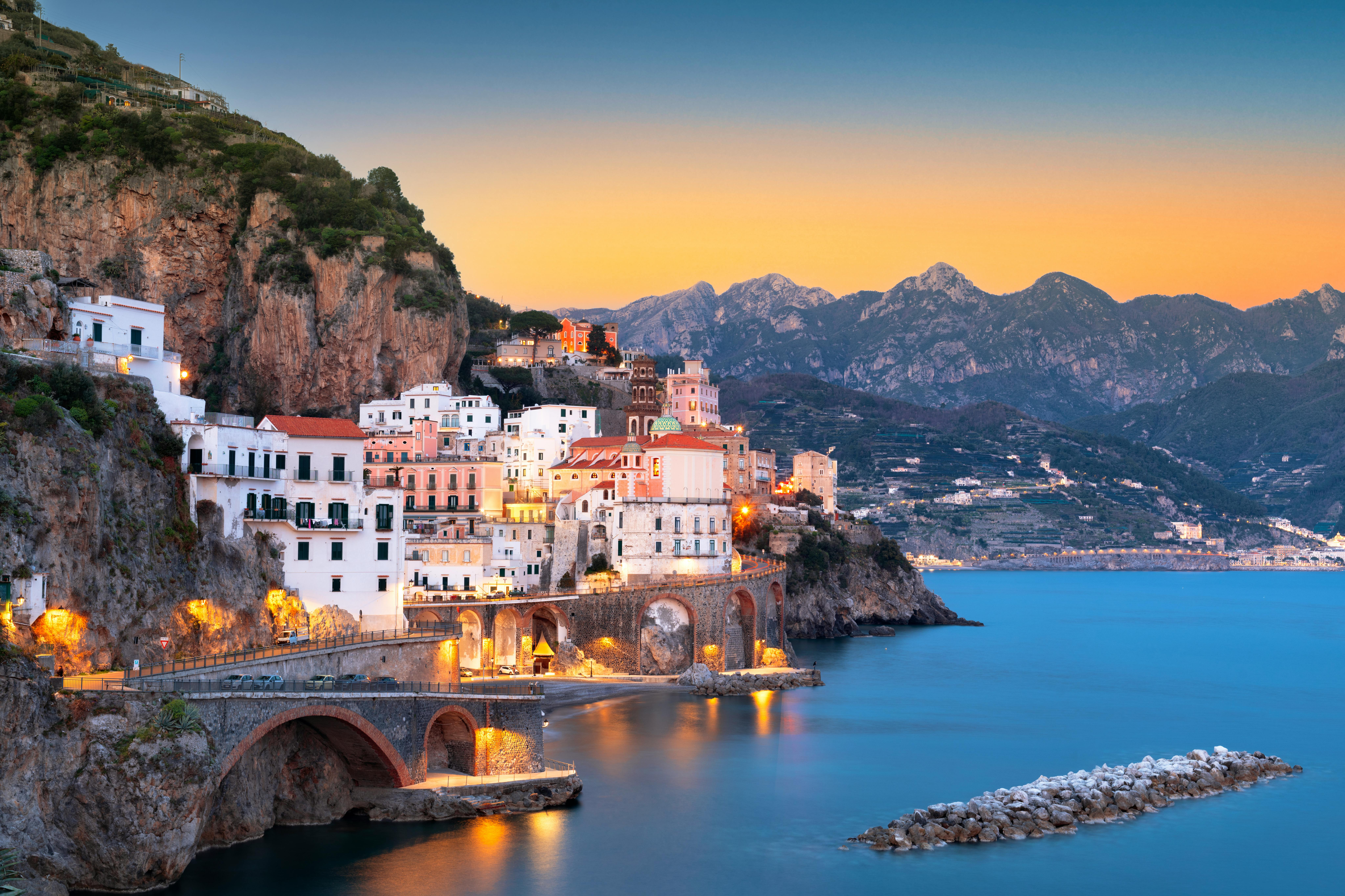 Atrani an der Amalfiküste bei Sonnenuntergang &ndash; &copy; SeanPavonePhoto - stock.adobe.com