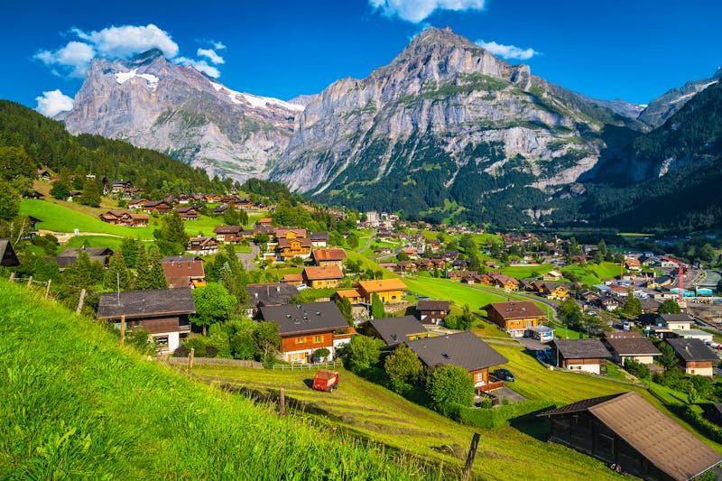Berglandschaft und Grindelwald in der Schweiz - ©janoka82 - stock.adobe.com
