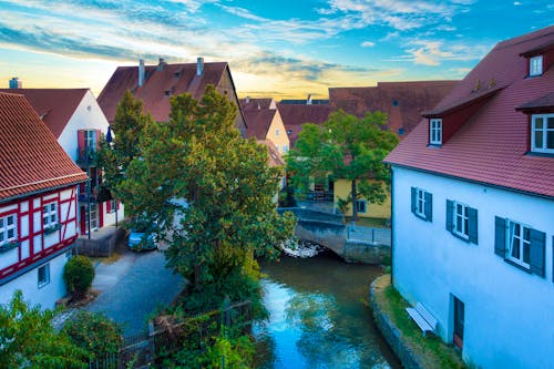 Der Fluss Eger in der Altstadt von Nördlingen in Bayern, Deutschland &ndash; &copy; Wilm Ihlenfeld - stock.adobe.com