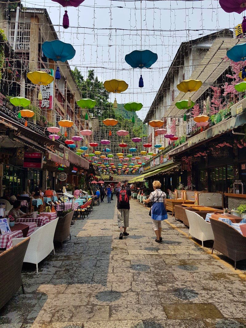 Yangshuo - Cafes und Restaurants im Stadtzentrum - ©Isabel Zwanzig (Eberhardt TRAVEL)