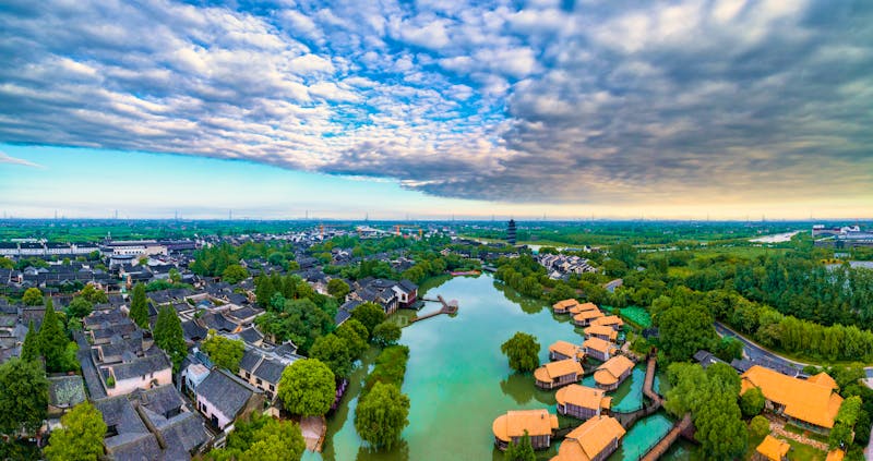 Wasserstadt Wuzhen - Panoramablick auf die Wasserstraßen und die Stadt - ©Weiming - stock.adobe.com