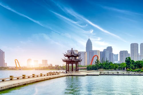 Hangzhou - historischer Pavillon im Westsee &ndash; &copy; gui yong nian - stock.adobe.com