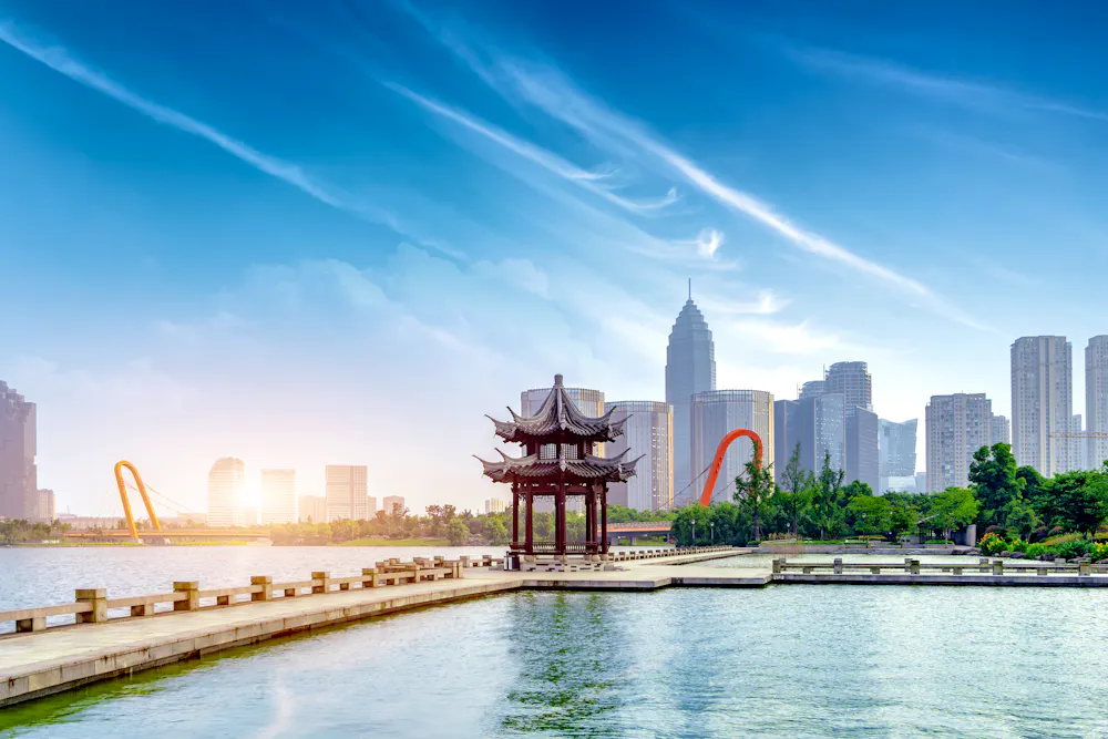 Hangzhou - historischer Pavillon im Westsee &ndash; &copy; gui yong nian - stock.adobe.com