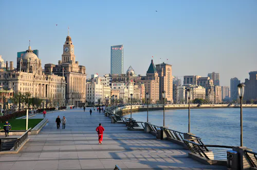 Shanghai - Uferpromenade Der Bund mit Aussicht auf die Stadt &ndash; &copy; klange76 - stock.adobe.com