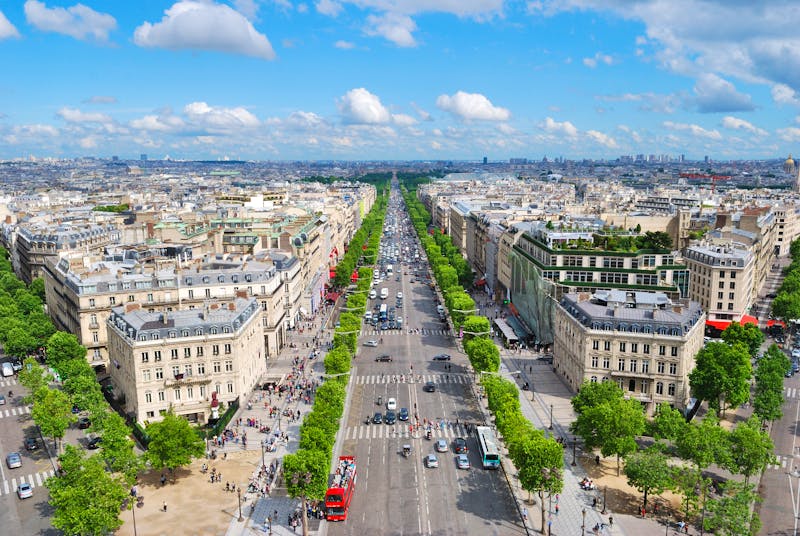 Champs Elysees in Paris - ©TanyaSv - stock.adobe.com